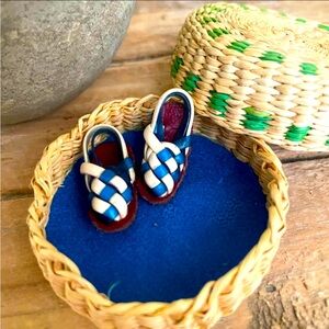 Miniature Southwest Native American Indian Leather Sandals In Basket NEW